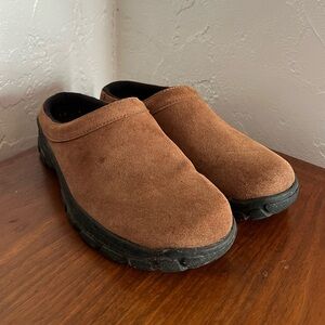 Lands End Brown Suede Clogs slip on women’s sturdy sole size 8